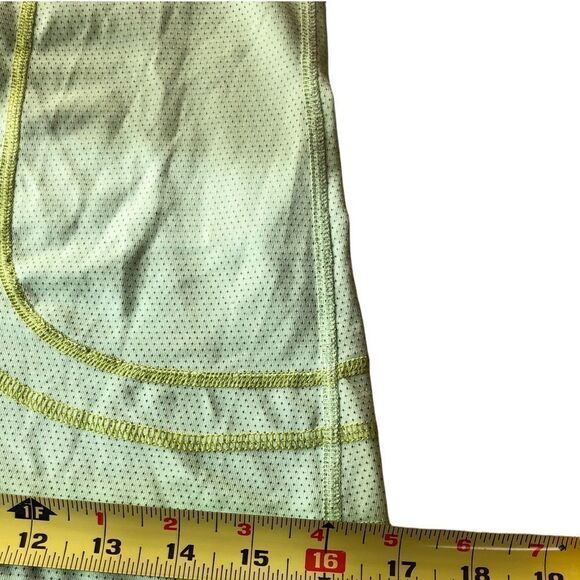 lululemon Silverescent Motion Singlet Tank EUC - Picture 5 of 7